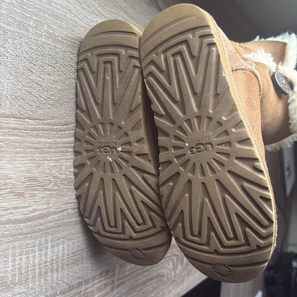 Ugg Bailey Button Women’s Boots in Chestnut - Picture 6 of 7